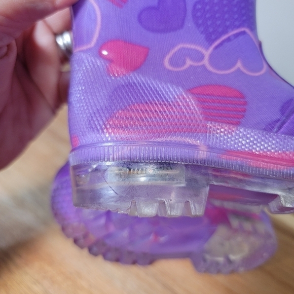 Outee Pink and Purple Heart Print Pull On Light Up Rain Boots Size 5 - Picture 11 of 14